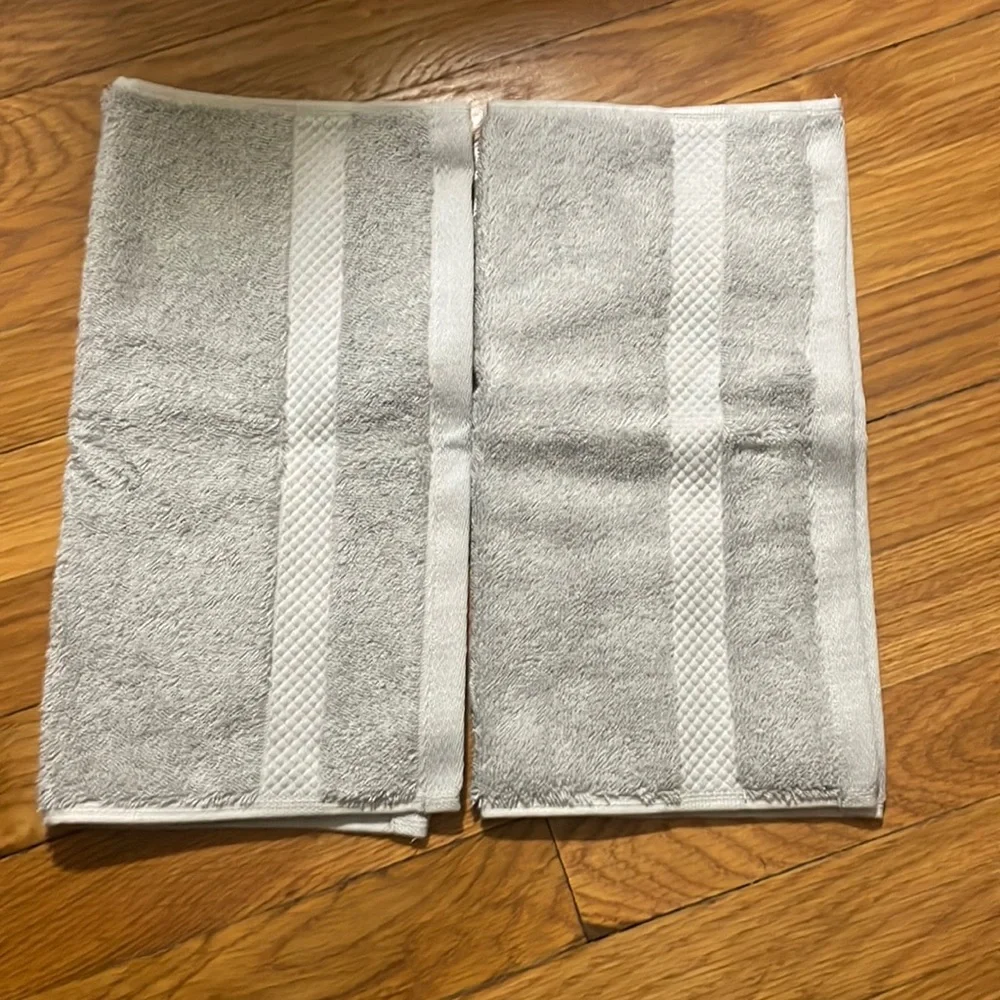 Set of 5 brand new wash cloths